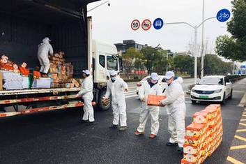 為養老院配送物資 東風公司黨員在行動
