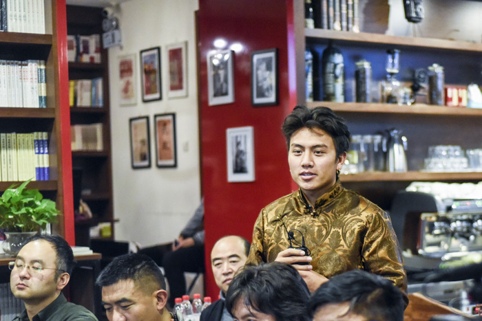 安久家族老八：我們的家族一直在做技藝的傳承，這是我們的使命，我們應(yīng)該承擔(dān)起來。希望能用我學(xué)到的知識，把我們家族的技藝推廣到更廣大的市場。