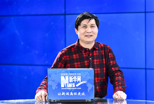 從開(kāi)始的花鳥(niǎo)畫(huà)轉(zhuǎn)為山水畫(huà)創(chuàng)作，更欣賞山水畫(huà)的大氣。多年努力到名山大川去寫(xiě)生，搜集素材，創(chuàng)作具有生活氣息的書(shū)畫(huà)作品。