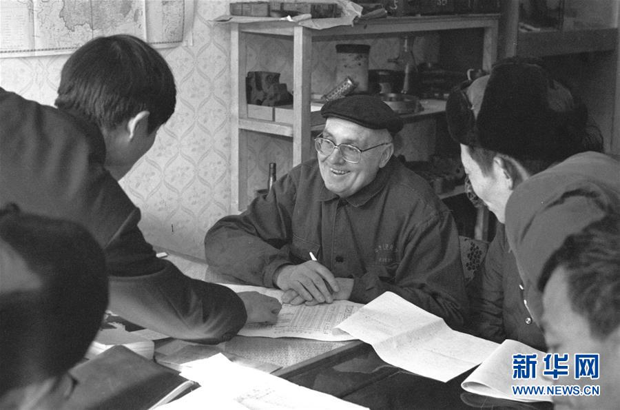 (圖文互動)(2)為發(fā)展和進(jìn)步,與中國攜手同行——中國改革友誼獎?wù)芦@得者群像