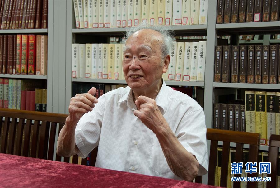 （新華全媒頭條·圖文互動）（5）滄海橫流 信仰彌堅——記共產黨員、湘潭大學九旬教授滄南