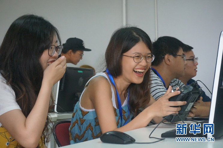 “臺灣青年大陸互聯(lián)網(wǎng)＋夢想之旅”走進(jìn)新華網(wǎng)無人機培訓(xùn)學(xué)院
