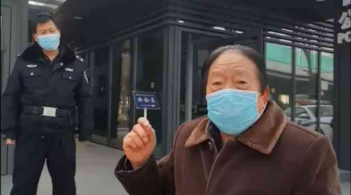 社區封閉，76歲的他為什么要出來