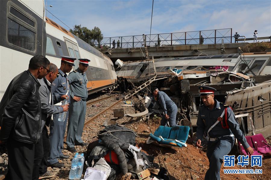 (國(guó)際)(2)摩洛哥一火車脫軌 至少5人死亡